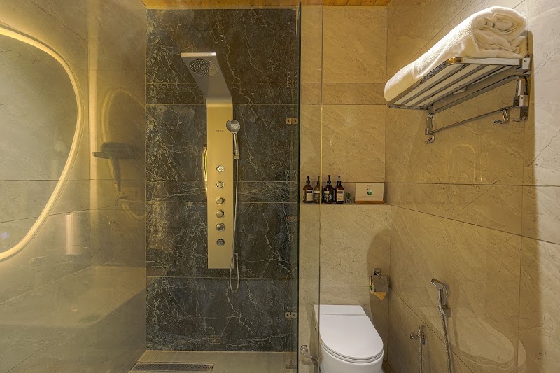 ELIVAAS Signature Pine View Resort - ELIVAAS Signature Pine View Resort, Kuthar Shamaghat, Banalgi - Chandi Rd, Shamaghat, Kuthar, Himachal Pradesh 173236, India