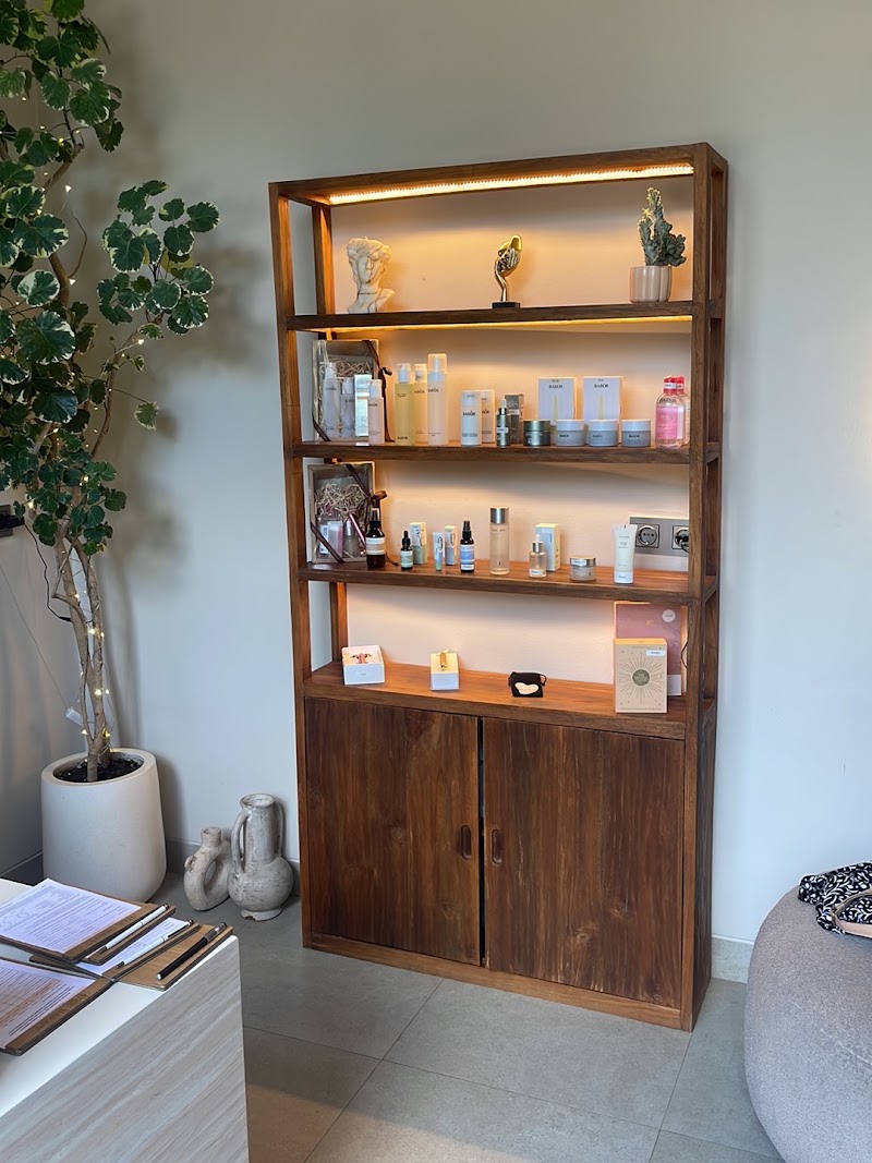 Face Therapy Spa, Pererenan – Massage & Wellness - Face Therapy Spa, Pererenan – Massage & Wellness 84XF+QJP, Jl. Tukad Pingai, Pererenan, Canggu, Kec. Mengwi, Kabupaten Badung, Bali 80351, Indonesia