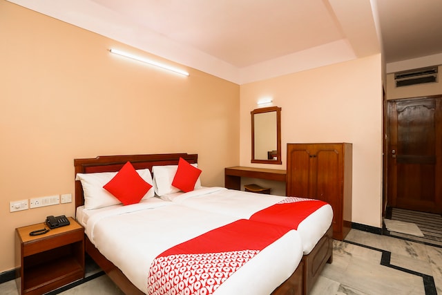Hotel Chandra Palace - Hotel Chandra Palace, 150, Kali Temple St, Lashkar Mohalla, Mandi Mohalla, Mysuru, Karnataka 570001, India