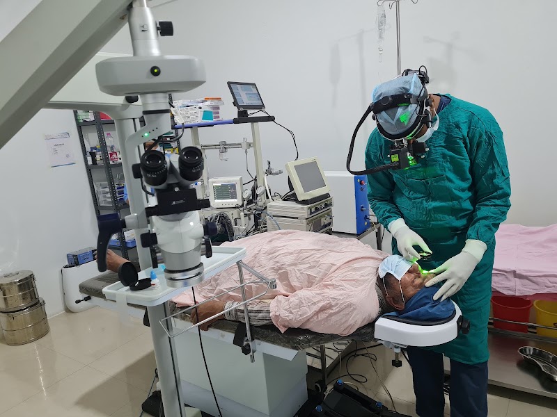 APEX EYE HOSPITAL AND RETINA CENTER - APEX EYE HOSPITAL AND RETINA CENTER, Ward No.- 24, Second Floor, Plot No. 3, 20, Station Road, Guru Nanak Nagar, Durg, Bhilai, Chhattisgarh 491001, India