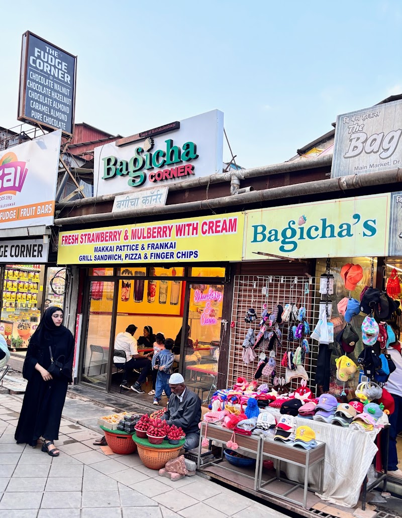 Mahabaleshwar market - Mahabaleshwar market, WMF5+M83, 50, Dr Sabne Rd, behind Swami Travels, Main Market, Mahabaleshwar, Maharashtra 412806, India