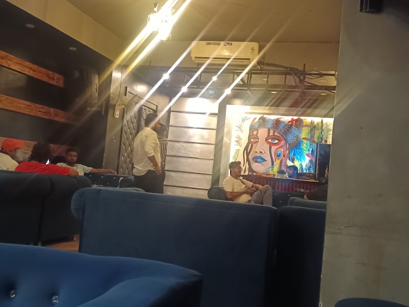 Friendzone Cafe & Lounge - Friendzone Cafe & Lounge 100 Feet Rd, near The Royal Inn Hotel, Shobhagpura, Udaipur, Rajasthan 313001, India