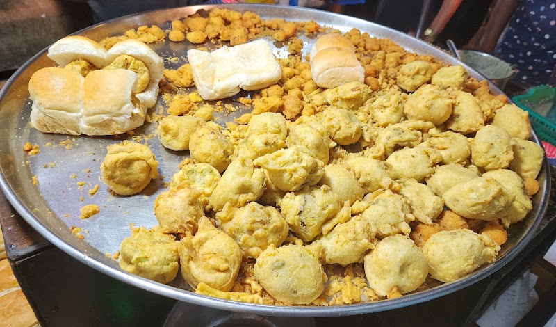 Famous Katkar Vada Pav - Famous Katkar Vada Pav, SP Road, 13th Ln, near Shiv Sena Shakha, Dalal Estate, Nagpada, Mumbai, Maharashtra 400008, India