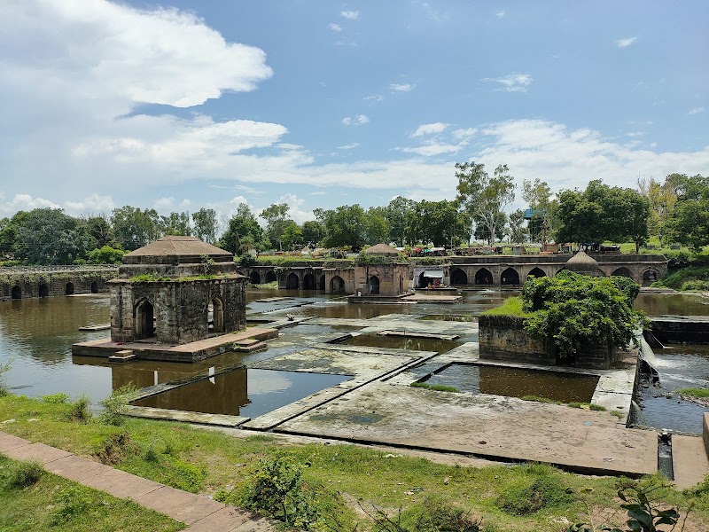Kaliyadeh Palace - Kaliyadeh Palace Island on the bank of Kshipra River, 6QXH+J5G, Madhya Pradesh 456003, India