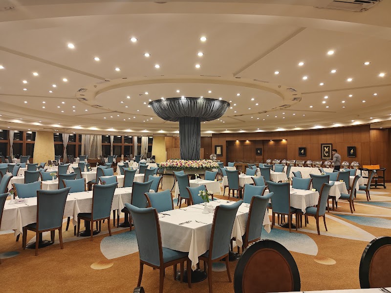 Shiraz Grand Hotel - Shiraz Grand Hotel, Fars Province, Shiraz, Quran Square, JHM6+W2W, Iran