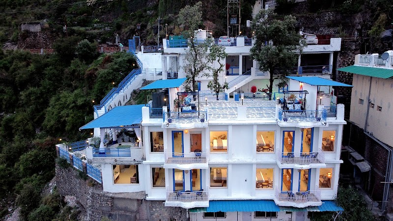 A Santorini Home - By Le Rêve - A Santorini Home - By Le Rêve Radha Bhawan Estate New Circular Road, Spring Rd, near ITB Gate, Sher Garhi, Mussoorie, Uttarakhand 248179, India