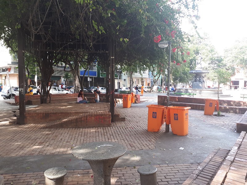 San Salvador square - San Salvador square, Praça São Salvador - Flamengo, Rio de Janeiro - RJ, 22231-130, Brazil