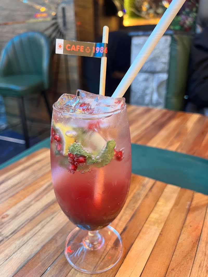 Cafe 1986 - Cafe 1986 cafe 1986 sarswati complex, Mall Rd, Model Town, Siyal, Manali, Himachal Pradesh 175131, India