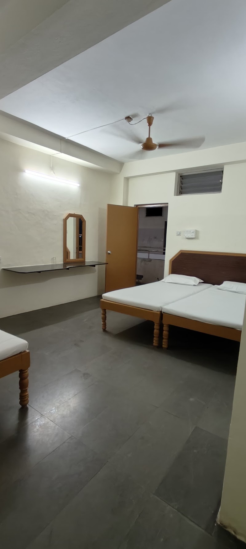 Hotel Bhavani Boarding & Lodging - Hotel Bhavani Boarding & Lodging 1st Floor, Shyam Complex, SH 37, Thenkpete, Maruthi Veethika, Udupi, Karnataka 576101, India