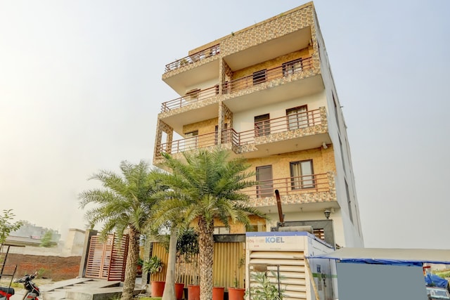 Hotel O by OYO Divy Noida Sector 50 Metro Station