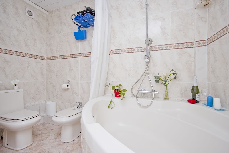 Hostal Barcelona City Rooms - Hostal Barcelona City Rooms, Carrer de la Indústria, 81, Gràcia, 08025 Barcelona, Spain