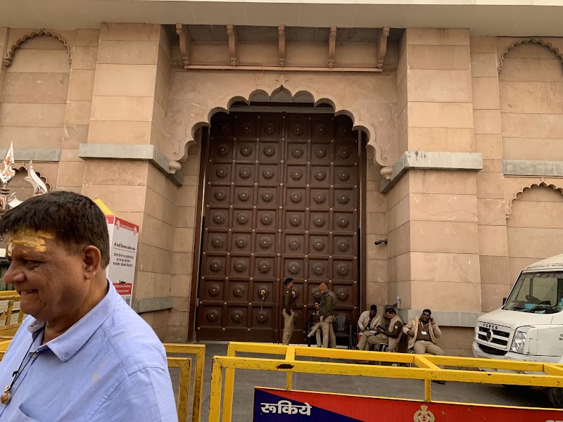 Kashi Rudraksh Pujan Bhandar - Kashi Rudraksh Pujan Bhandar Kashi Vishwanath temple Gate, 4, YSK-1, Lahori Tola, Varanasi, Uttar Pradesh 221001, India
