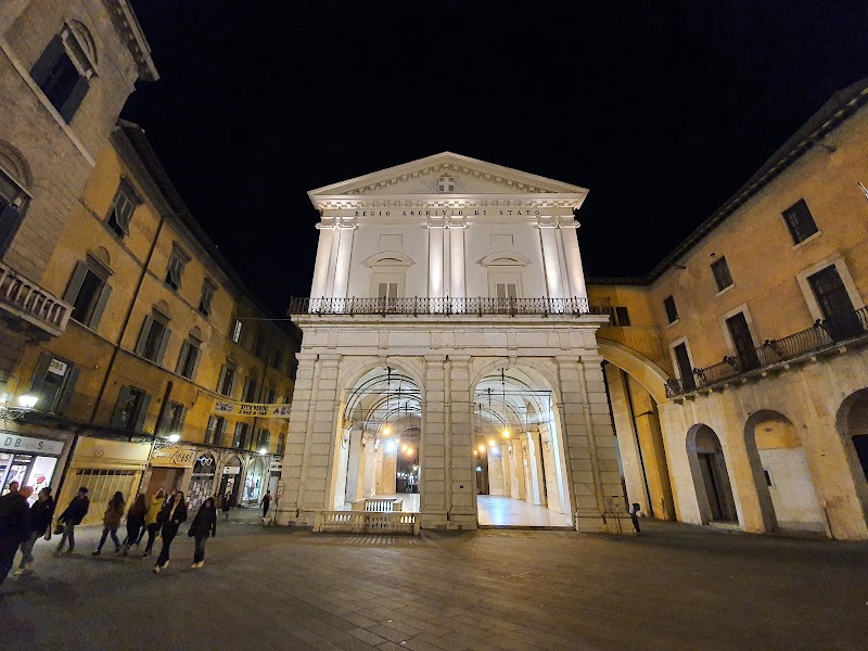 Ponte di Mezzo - Ponte di Mezzo, 56125 Pisa PI, Italy
