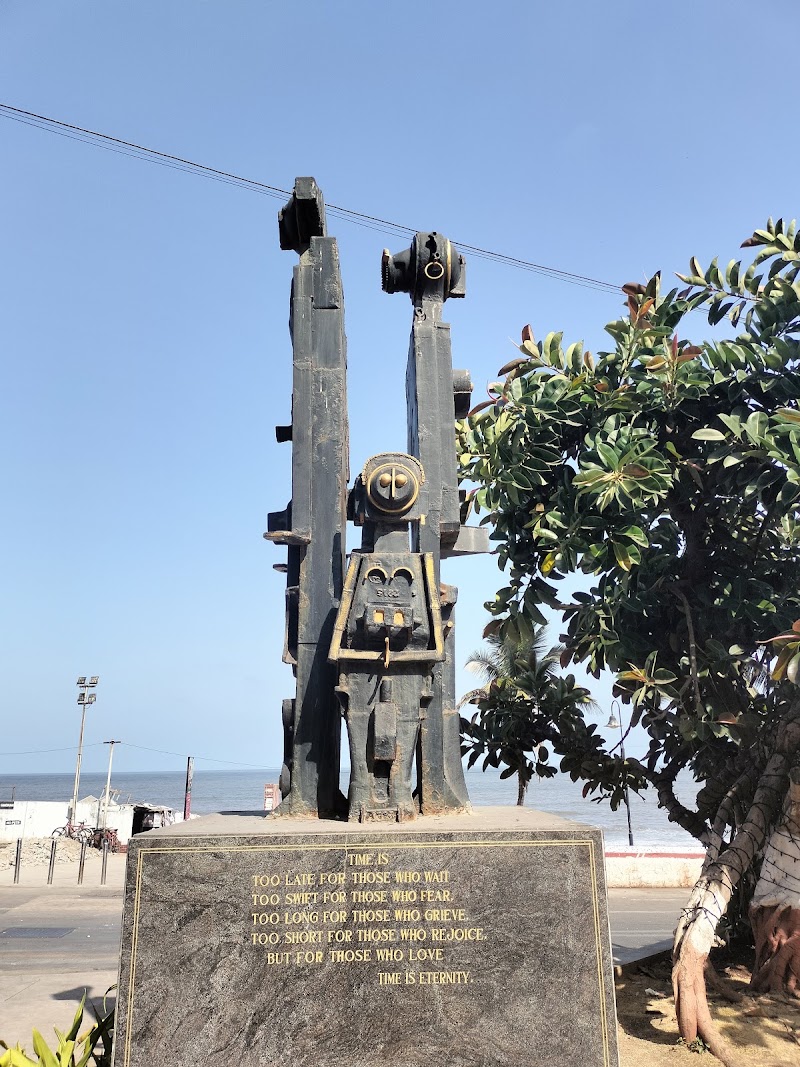 Robo Family Statue - Robo Family Statue, 2RW9+MW8, B.J. Rd, Mount Mary, Bandra West, Mumbai, Maharashtra 400050, India