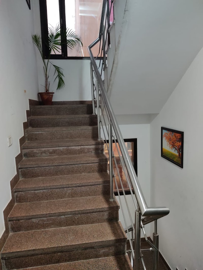 Comfort Rooms PG - Comfort Rooms PG 9B, Lane No. 4, near kotak Mahindra ATM, metro (Near Made Easy, IGNOU Rd, near saket, Saiyad ul Ajaib, Saket, New Delhi, Delhi 110030, India