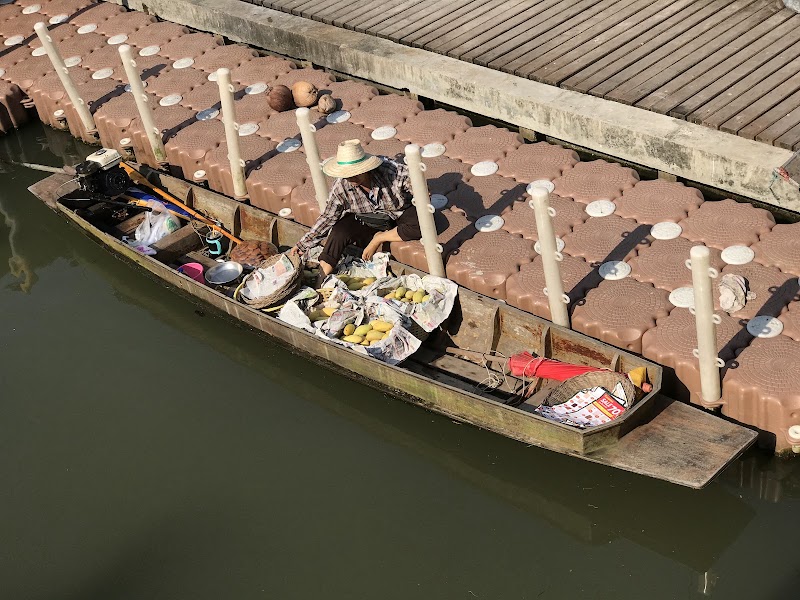 Tha Kha Floating Market - Tha Kha Floating Market Tha Kha, Amphawa District, Samut Songkhram 75110, Thailand