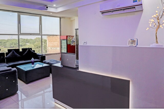 OYO Hotel Tree House - OYO Hotel Tree House Harinagar part 2, plot no 3a, near eco park, Hari Nagar Part II, Saurabh Vihar, Jaitpur, New Delhi, Delhi 110044, India