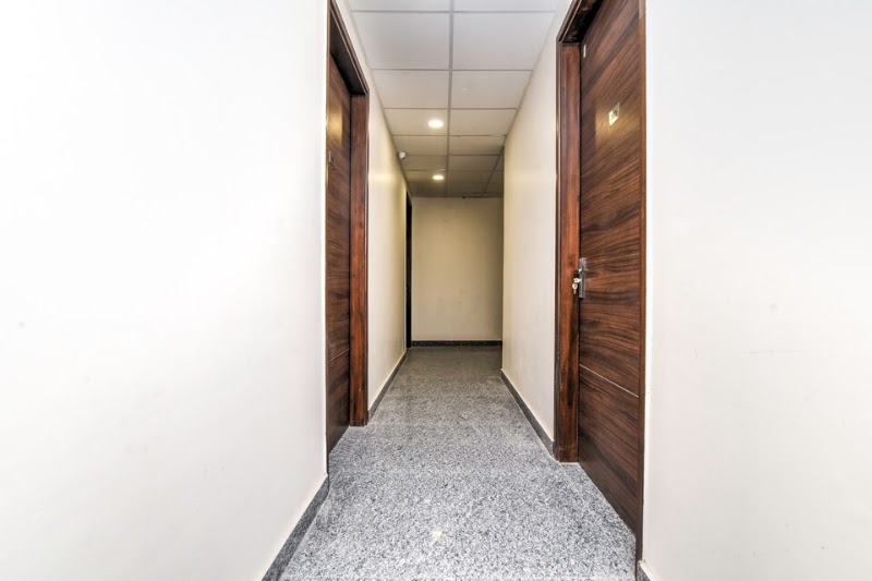 Hotel O Sky Inn - Hotel O Sky Inn Plot no.282k Block B ,Gadhi Chaukhandhi, Gol Chakkar, Sector, near Faridabad - Noida - Ghaziabad Expressway, Sector 121, Noida, Uttar Pradesh 201316, India