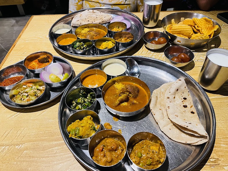 Bawarchi Restaurant - Bawarchi Restaurant 6, Delhi Gate Cir, Old City, Nayapura, Bapu Bazar, Nada Khada, Udaipur, Rajasthan 313001, India