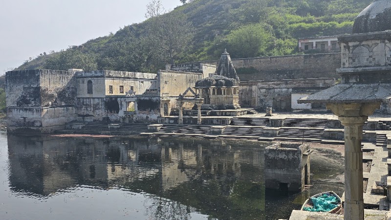 Eklingji Mahadev Mandir - Eklingji Mahadev Mandir HMJJ+3Q2, Ashoka Haveli, Udaipur, Rajasthan 313004, India