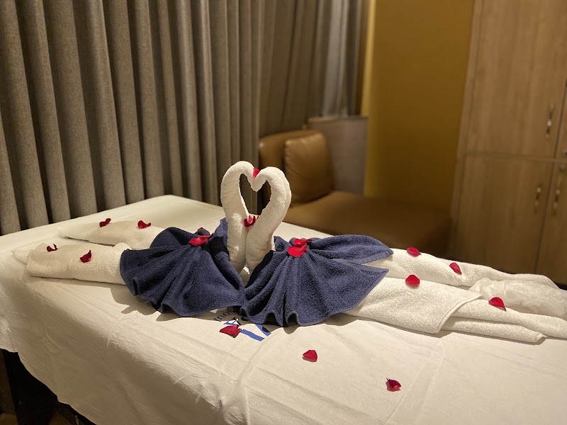 Meghavi Wellness Spa | Holiday Inn Bengaluru Racecourse by IHG - Meghavi Wellness Spa | Holiday Inn Bengaluru Racecourse by IHG, Meghavi Spa, Ward No. 94 1st Floor, Holiday inn hotel, Seshadri Rd, Gandhi Nagar, Bengaluru, Karnataka 560009, India