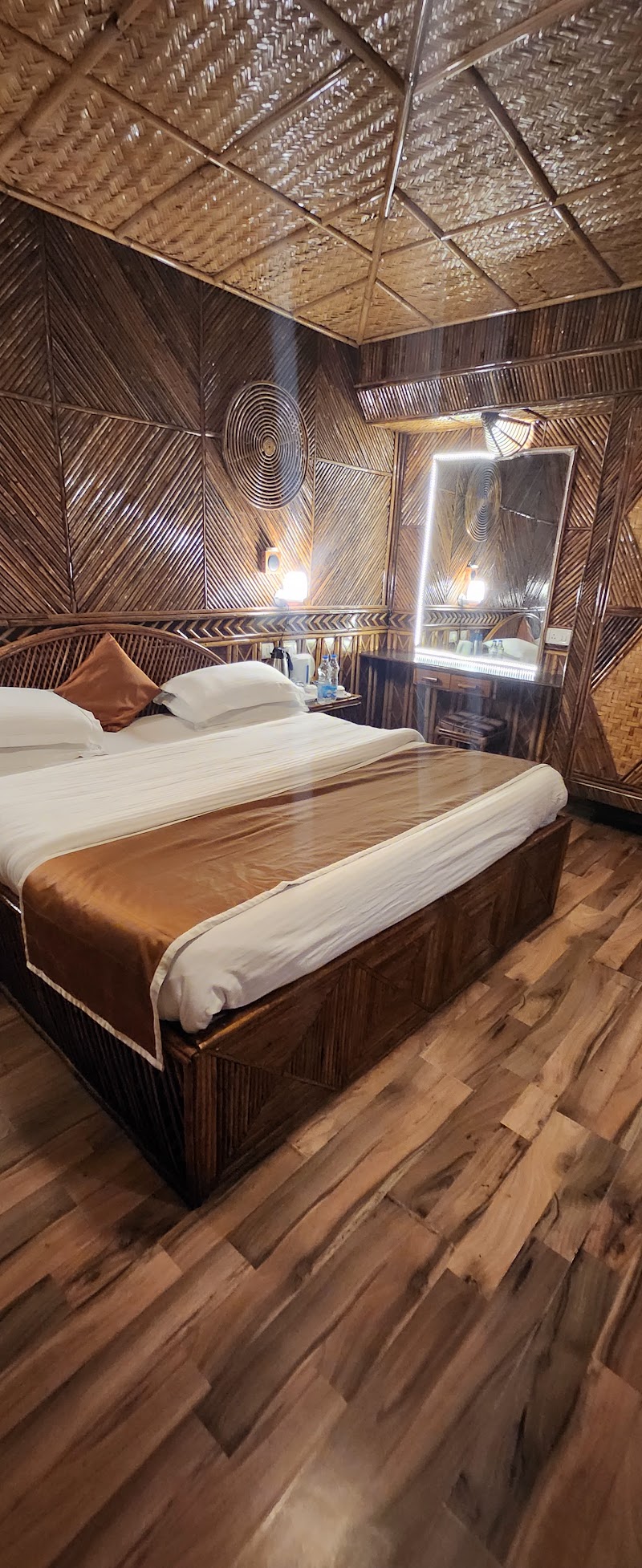 Alka The Lake Side Hotel - Alka The Lake Side Hotel, The Mall, Mallital, Nainital, Uttarakhand 263001, India