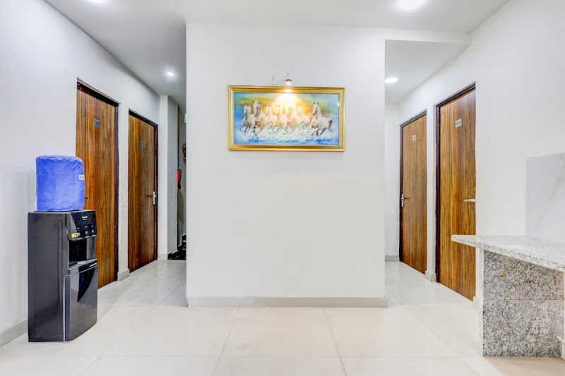 Super Hotel O by OYO Sector 25 Near Iskcon Temple Formerly Hotel Amazing House - Super Hotel O by OYO Sector 25 Near Iskcon Temple Formerly Hotel Amazing House Property Number 195, Block E, near Delhi School of Professional Studies And Research, JJ Colony, Sector 25, Rohini, Delhi, 110085, India