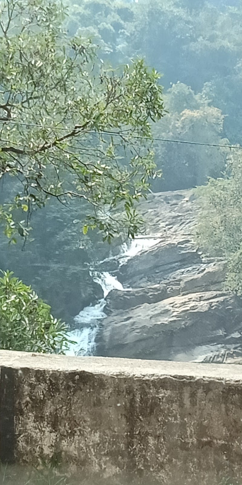 Valara waterfalls view point - Valara waterfalls view point 2RWR+X4R, Munnar - Aluva Rd, Chillithodu, Kerala 685561, India