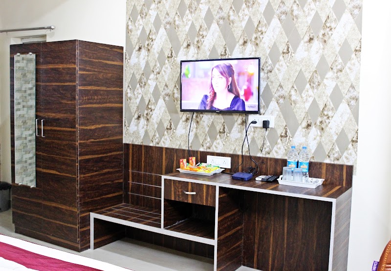 HOTEL ROYAL 91 - HOTEL ROYAL 91 Plot No – 91, Near, Platform No - 6, Budheswari Colony, Laxmisagar, Bhubaneswar, Odisha 751006, India