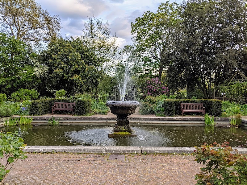 Old English Garden - Old English Garden, London SW11 4NJ, UK
