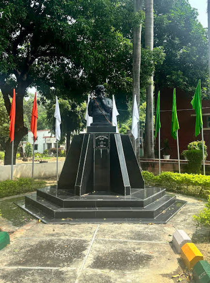 prayagraj Museum - prayagraj Museum Museum, Kamla Nehru Rd, Civil Lines, Prayagraj, Uttar Pradesh 211002, India