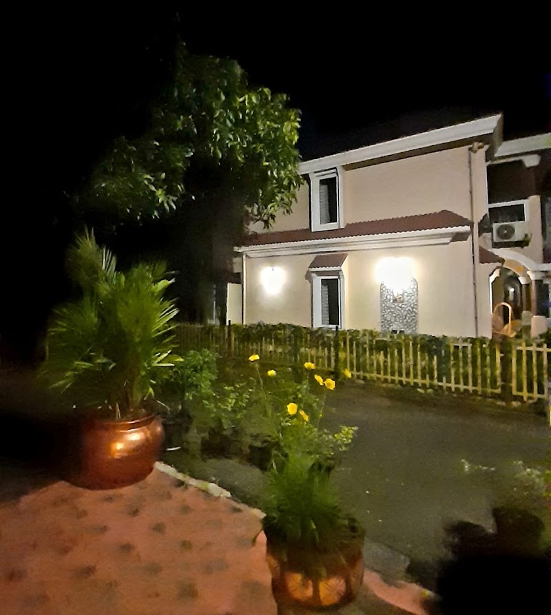 Elegant Shades - Elegant Shades, H, 113, Sernabatim Beach Rd, Ambeaxir, Colva, Sernabatim, Goa 403708, India