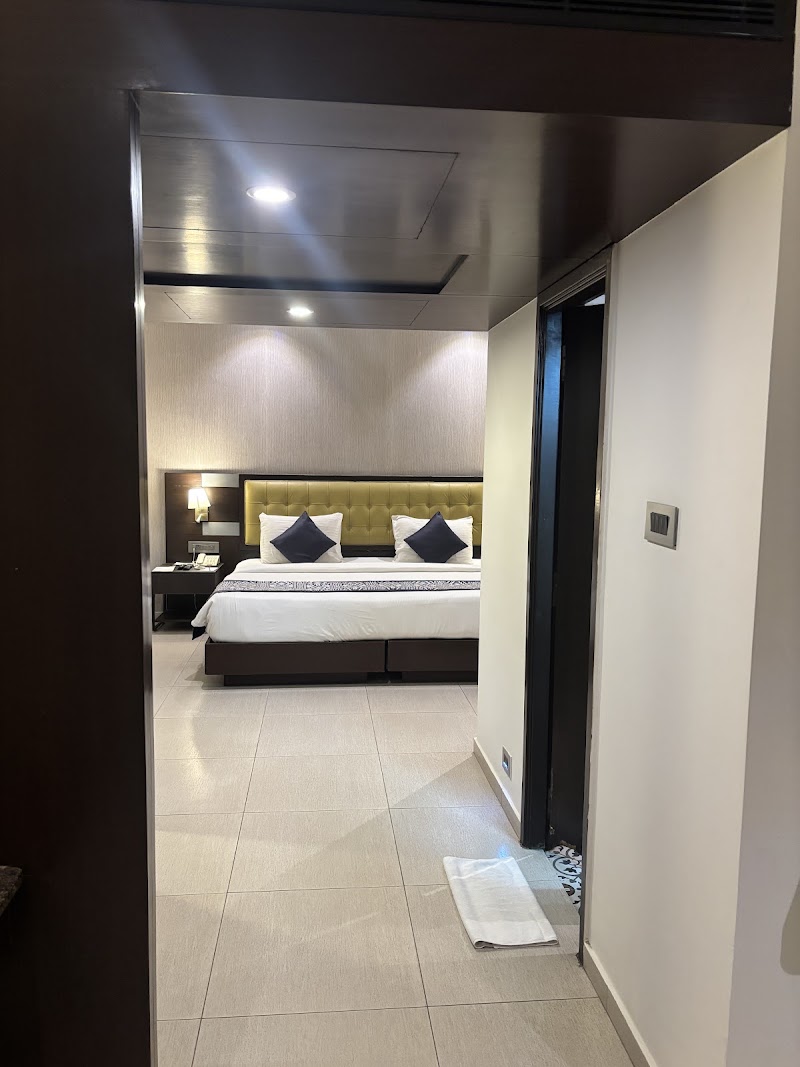 Grand Continent Malleshwaram A Sarovar Portico Affiliate - Grand Continent Malleshwaram A Sarovar Portico Affiliate, No. 18 & 19, 1st Cross, near Mantri square mall, |, Malleshwaram, Bengaluru, Karnataka 560003, India