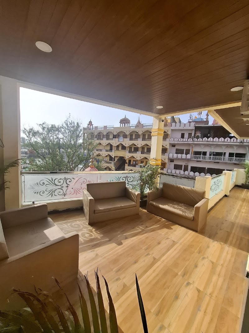 Hotel shri shipra dhani - Hotel shri shipra dhani gangaur darwaja, Ram Ghat Marg, Chhota pul, Kartik Chowk, Ujjain, Madhya Pradesh 456006, India