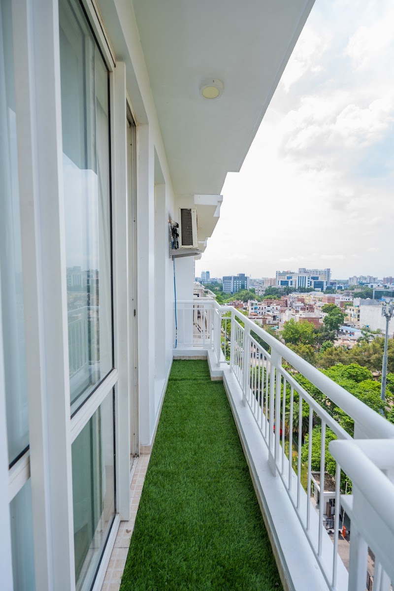 Sky Stay - Sky Stay Tower B1 -0625, DLF MYPAD, Gomti Nagar Railway Sta Rd, Vijaipur Colony, Vibhuti Khand, Gomti Nagar, Lucknow, Uttar Pradesh 226010, India