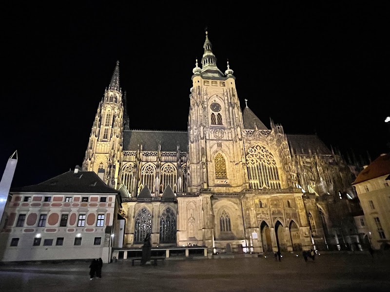 Clash of the Titans-standbeeld - Clash of the Titans-standbeeld, Čtvrté nádvoří Pražského hradu, 118 00 Praha 1-Hradčany, Czechia