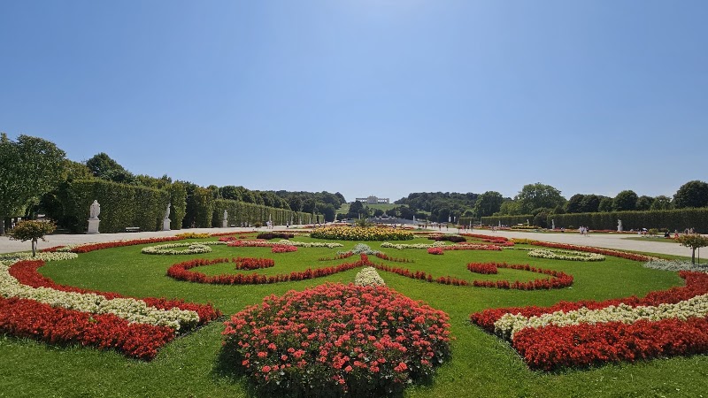 Irrgarten - Irrgarten, Rustenallee, 1130 Wien, Austria