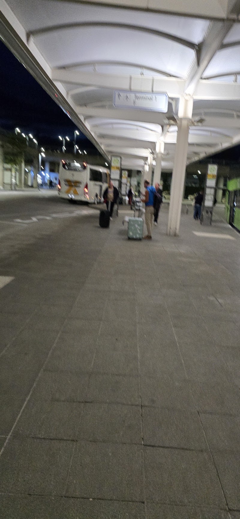 Bus Stop 21, Terminal 2, Munich Airport - Bus Stop 21, Terminal 2, Munich Airport, Terminalstraße Nord 1, 85356 Oberding, Germany