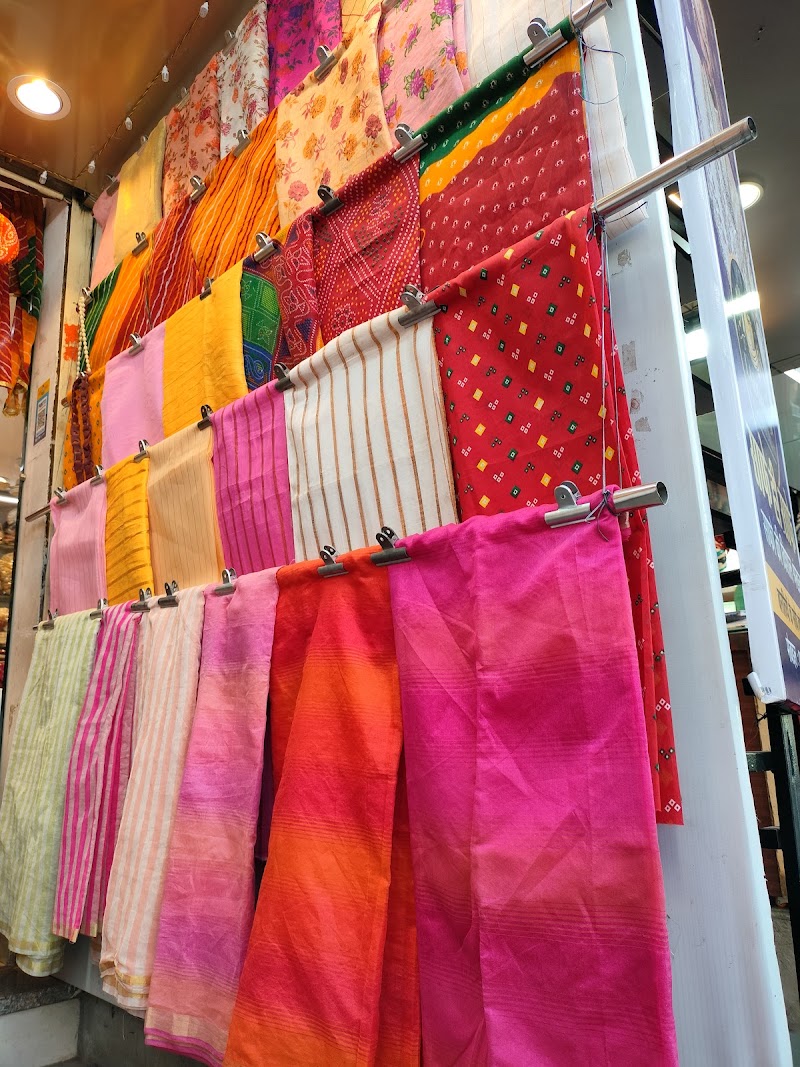 Rajwada shopping area - Rajwada shopping area 85, Rajwada Chowk, Rajwada, Indore, Madhya Pradesh 452007, India