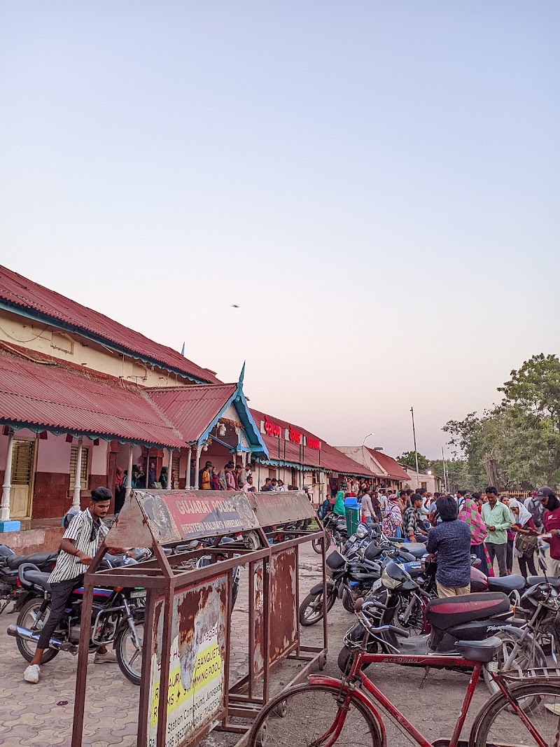 Veraval railway station - Veraval railway station, Near kharwa wandi. Bunder road, W96C+J8R, Railway Station Area, Veraval, Gujarat 362265, India