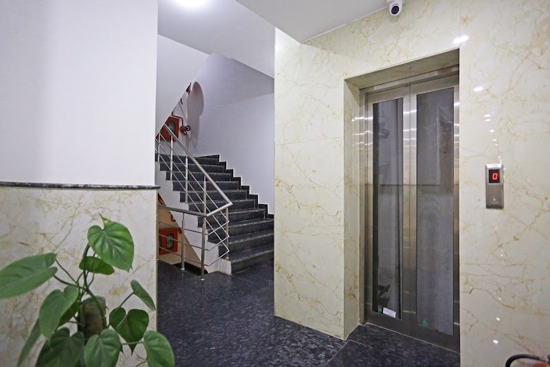 Hotel Decent Suites- Delhi Airport - Hotel Decent Suites- Delhi Airport A Block, Road No. 6, Block RZ, Mahipalpur Village, Mahipalpur, New Delhi, Delhi 110037, India