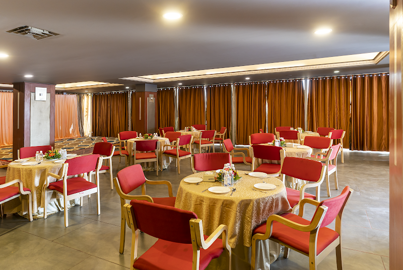 Infiniti Hotel - Infiniti Hotel 1C/CA, Ring Rd, Opp.Prestige CollegeNear Bombay Hospital, Scheme No 94 Sector EB, Indore, Madhya Pradesh 452010, India