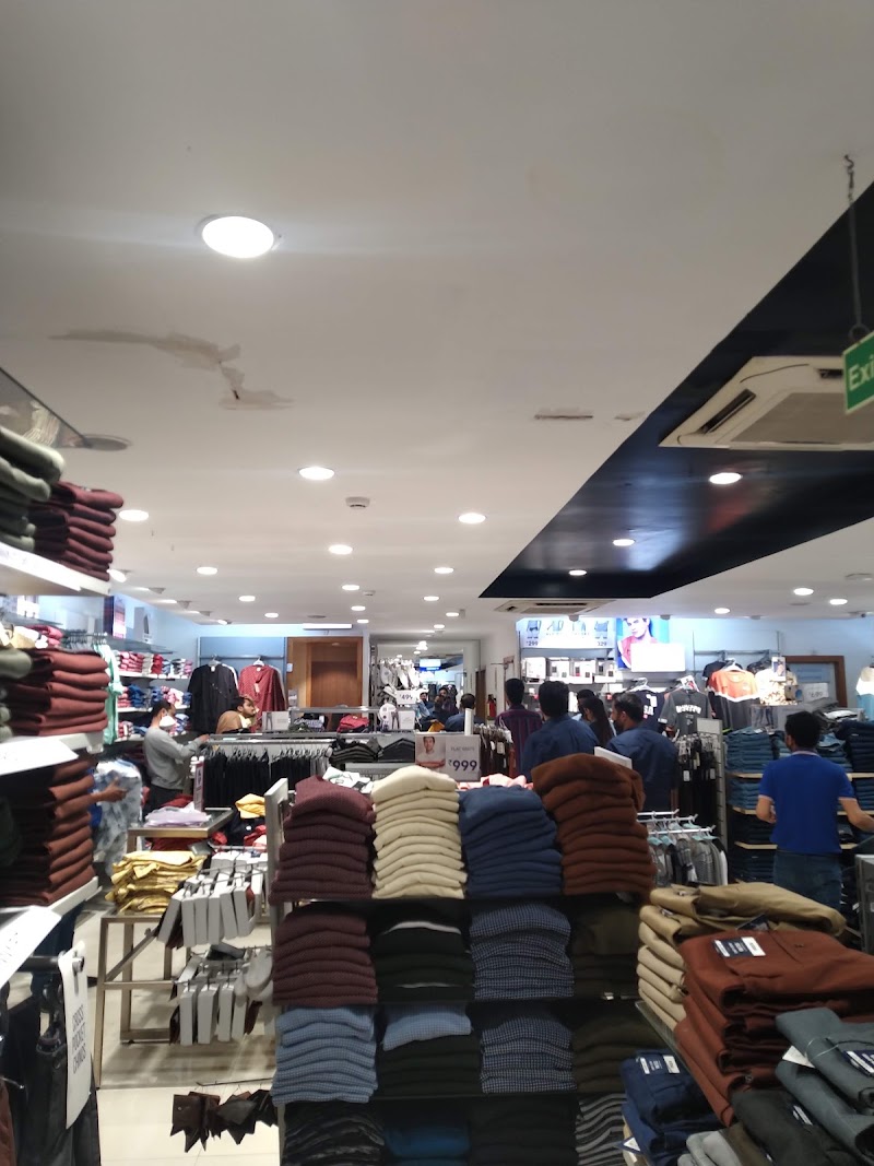 Max - Max No K3, opposite Sarvodaya Bal Vidyalaya, Block K, Lajpat Nagar II, Lajpat Nagar, New Delhi, Delhi 110024, India