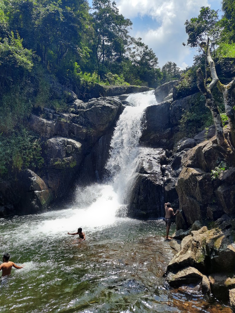 Makkiyad Meenmutty Water Falls - Makkiyad Meenmutty Water Falls Korome- Karimbil Rd, Thondernad, Kanjirangad, Kerala 670731, India