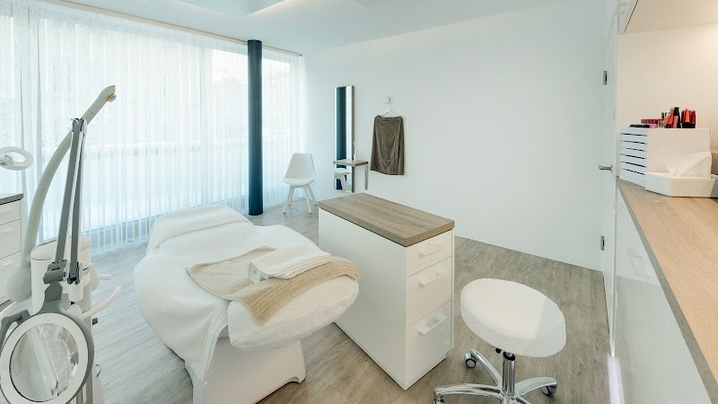 Kosmetikinstitut Aurora - Kosmetikinstitut Aurora Müllerstraße 11, 6020 Innsbruck, Austria