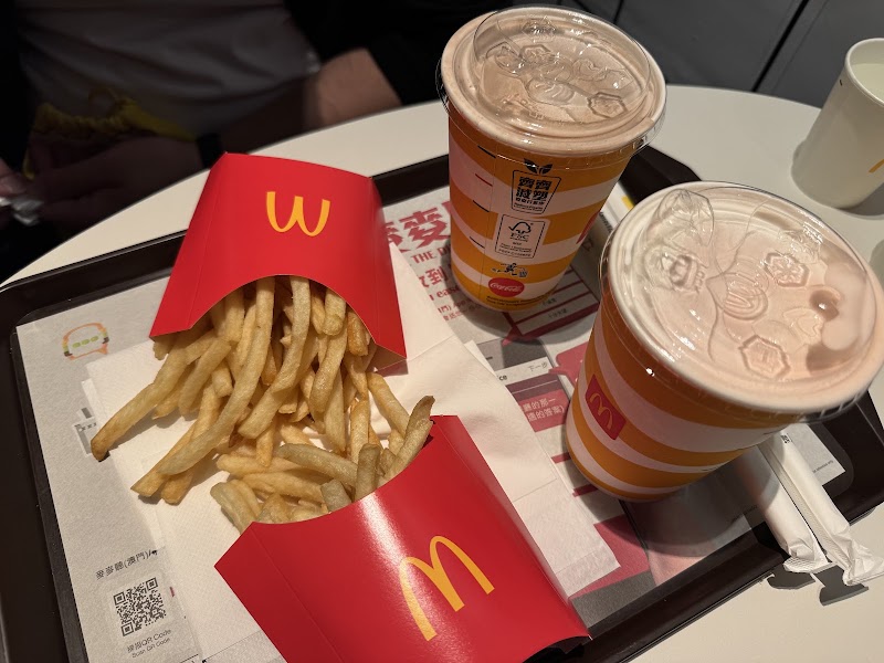 McDonald's at The Lake View Mansion - McDonald's at The Lake View Mansion Macao南灣湖景大馬路744B號湖景豪庭(第一座)號