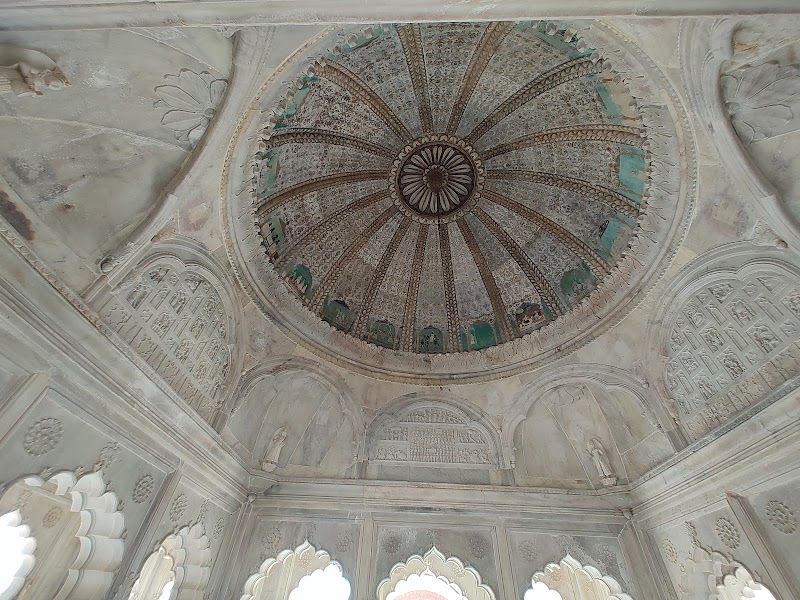 Moosi Maharani Ki Chhatri - Moosi Maharani Ki Chhatri HH9V+P5X, City Palace Rd, Mohalla Ladiya, Alwar, Rajasthan 301001, India