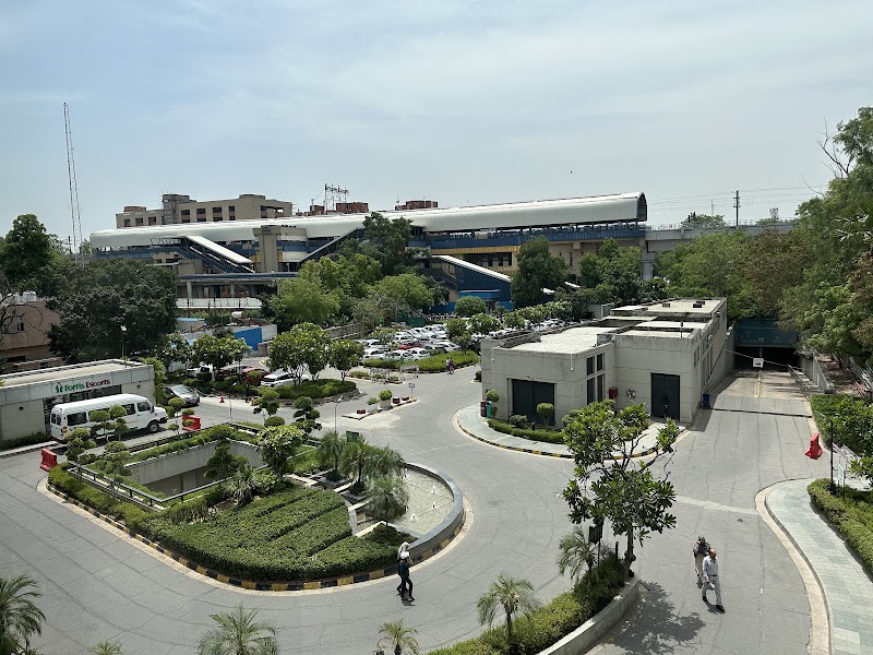 Fortis Escorts Heart Institute - Heart Hospital Okhla - Fortis Escorts Heart Institute - Heart Hospital Okhla Metro Station, Okhla Rd, opposite Sukhdev Vihar, New Friends Colony, New Delhi, Delhi 110025, India