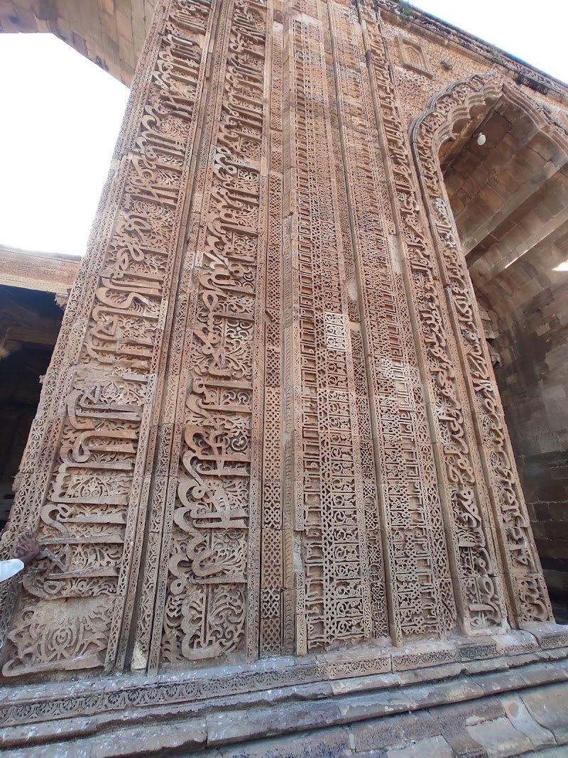 Adhai Din Ka Jhonpra - Adhai Din Ka Jhonpra, FJ4G+33J, Ander Kote Rd, Lakhan Kothri, Ajmer, Rajasthan 305001, India
