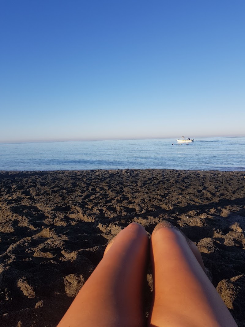 Spiaggia libera Bianca - L’Amanusa Beach - Spiaggia libera Bianca - L’Amanusa Beach, Lungomare Amerigo Vespucci, 144, 00122 Lido di Ostia RM, Italy